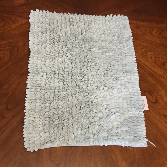 Juicy Couture 2 mats bath fuzzy Light Gray Bath Mats - Picture 15 of 15